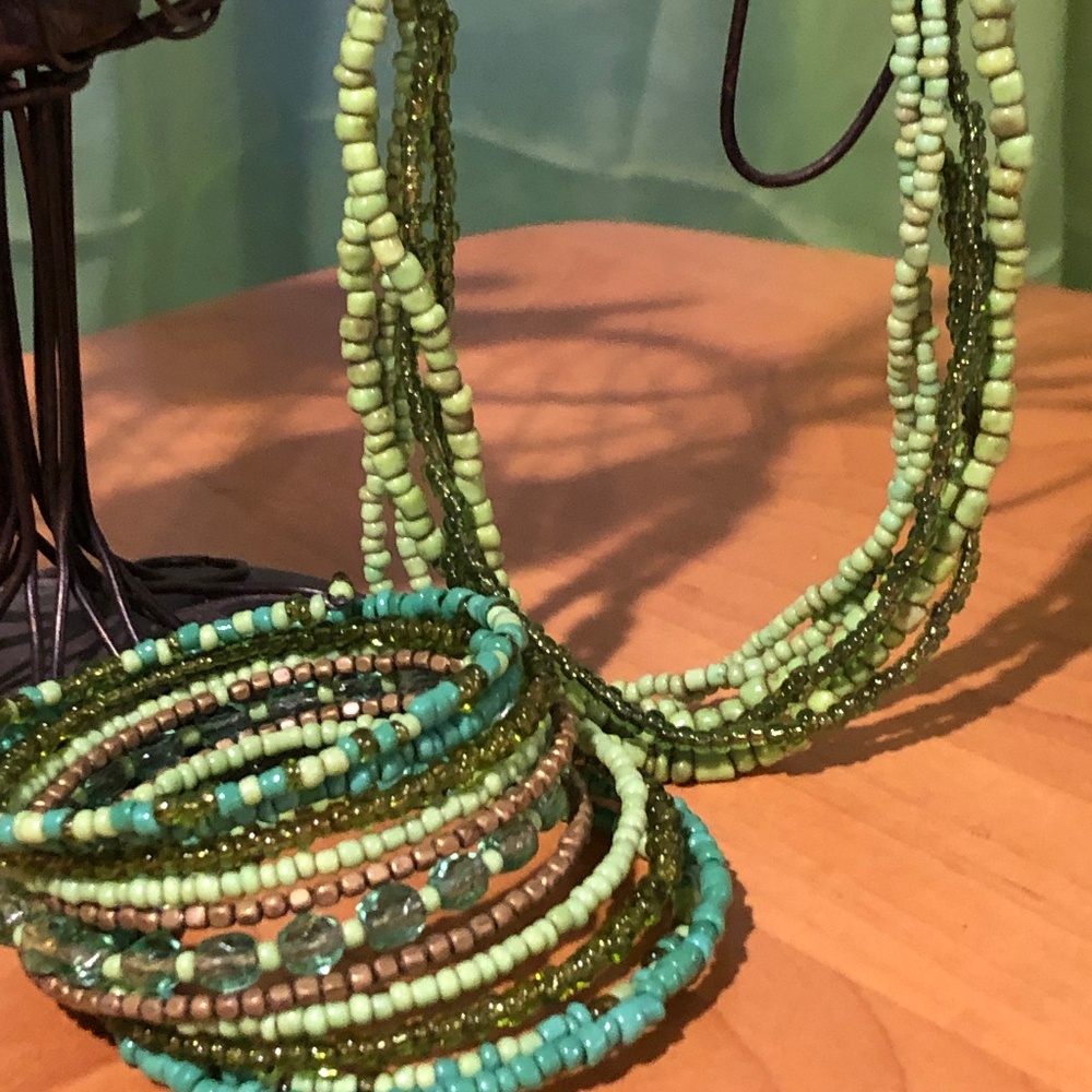 VTG 90s Greens Seed Bead Natural Stone Copper Slinky Bracelet & Necklace Set